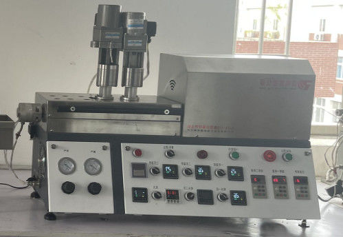 800X350X580mm Ähnlichkeits-Doppelschneckenextruder-Plastikpolymer, das Extruder zusammensetzt